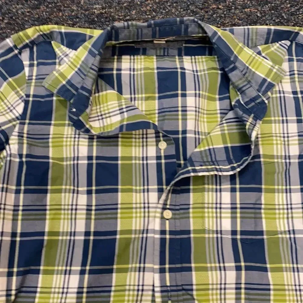 Banana Republic Checkered Button down shirt sz. M
